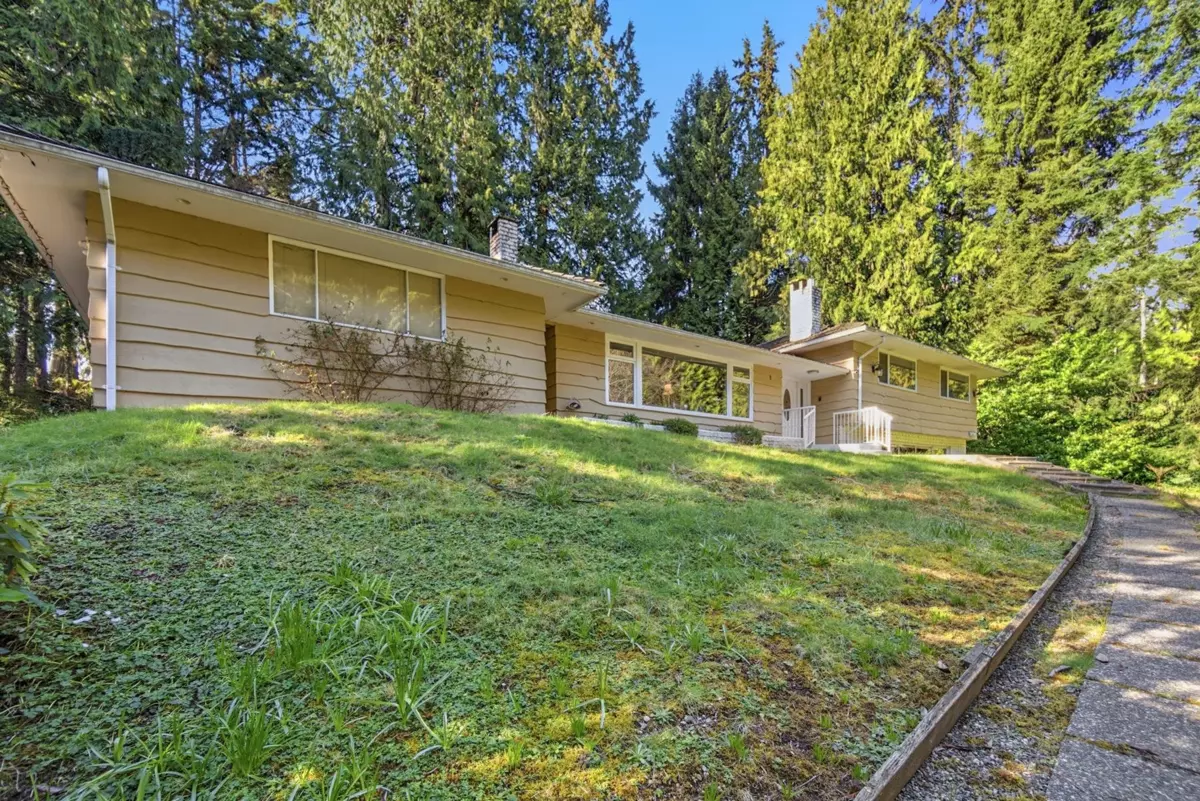 Family Room Photo of 315 Stevens Drive, West Vancouver, BC