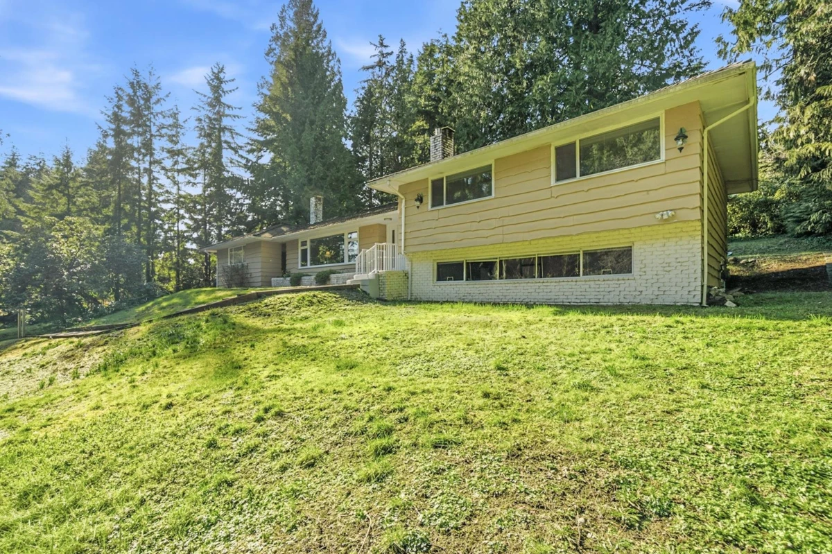 Living Room Photo of 315 Stevens Drive, West Vancouver, BC