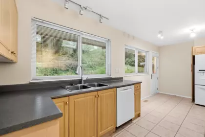 Laundry Room Photo of 315 Stevens Drive, West Vancouver, BC
