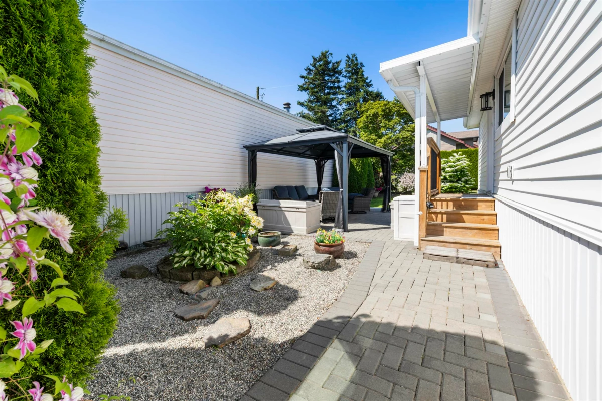 Living Room Photo of 23 45640 Watson Road, Chilliwack, BC