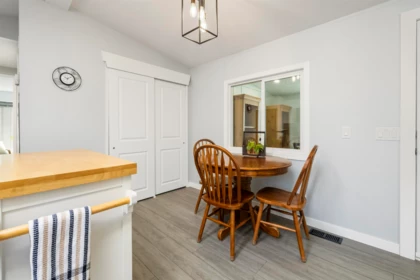 Walk-In Closet Photo of 23 45640 Watson Road, Chilliwack, BC