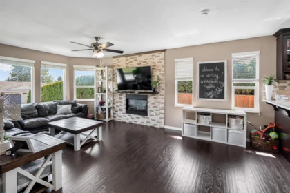 Kitchen Island Photo of 35061 Sunnyside Drive, Mission, BC