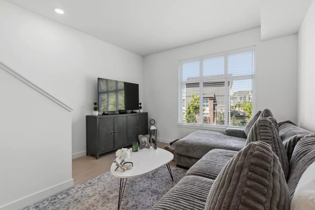 Family Room Photo of 27 2774 Montrose Avenue, Abbotsford, BC