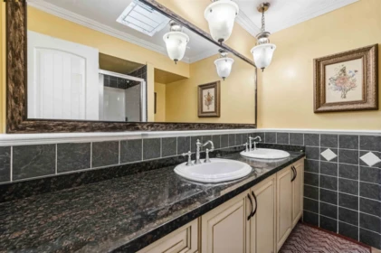 Powder Room Photo of 6389 Fremlin Street, Vancouver, BC