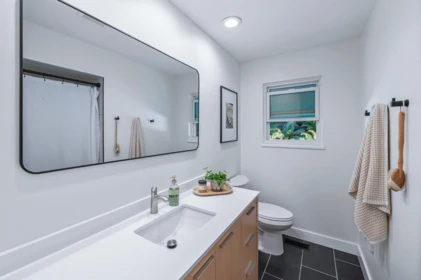 Powder Room Photo of 2722 Bayview Street, Surrey, BC