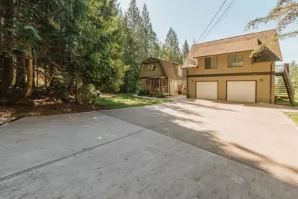 Outdoor Patio Photo of 2617 Sunshine Coast Highway, Roberts Creek, BC