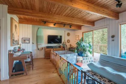 Primary Bedroom Photo of 2617 Sunshine Coast Highway, Roberts Creek, BC