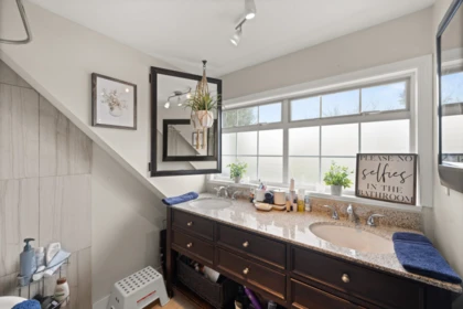Entry Foyer Photo of 24244 60 Avenue, Langley, BC