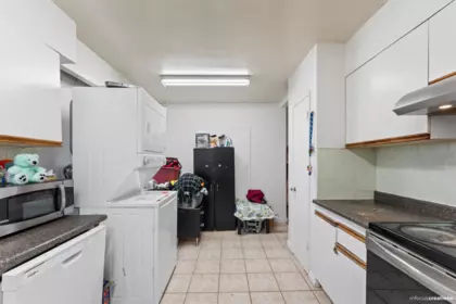 Walk-In Closet Photo of 7373 Culloden Street, Vancouver, BC