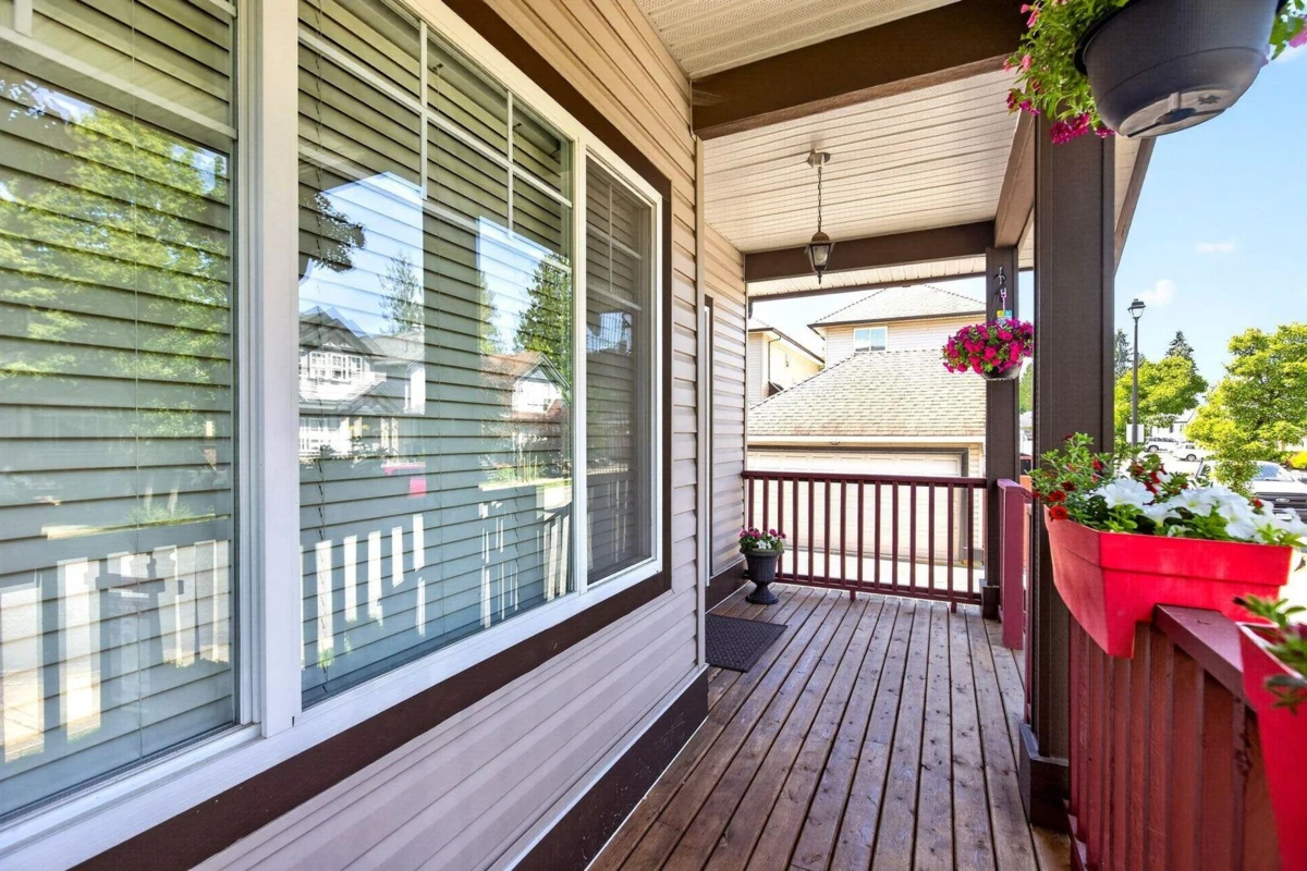 Family Room Photo of 24282 101a Avenue, Maple Ridge, BC
