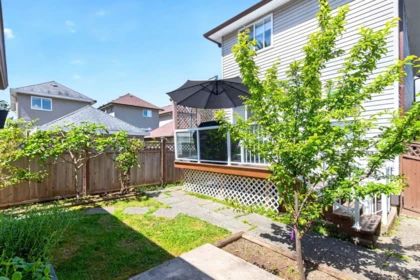 Front Yard Photo of 24282 101a Avenue, Maple Ridge, BC