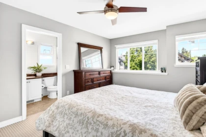 Powder Room Photo of 24282 101a Avenue, Maple Ridge, BC