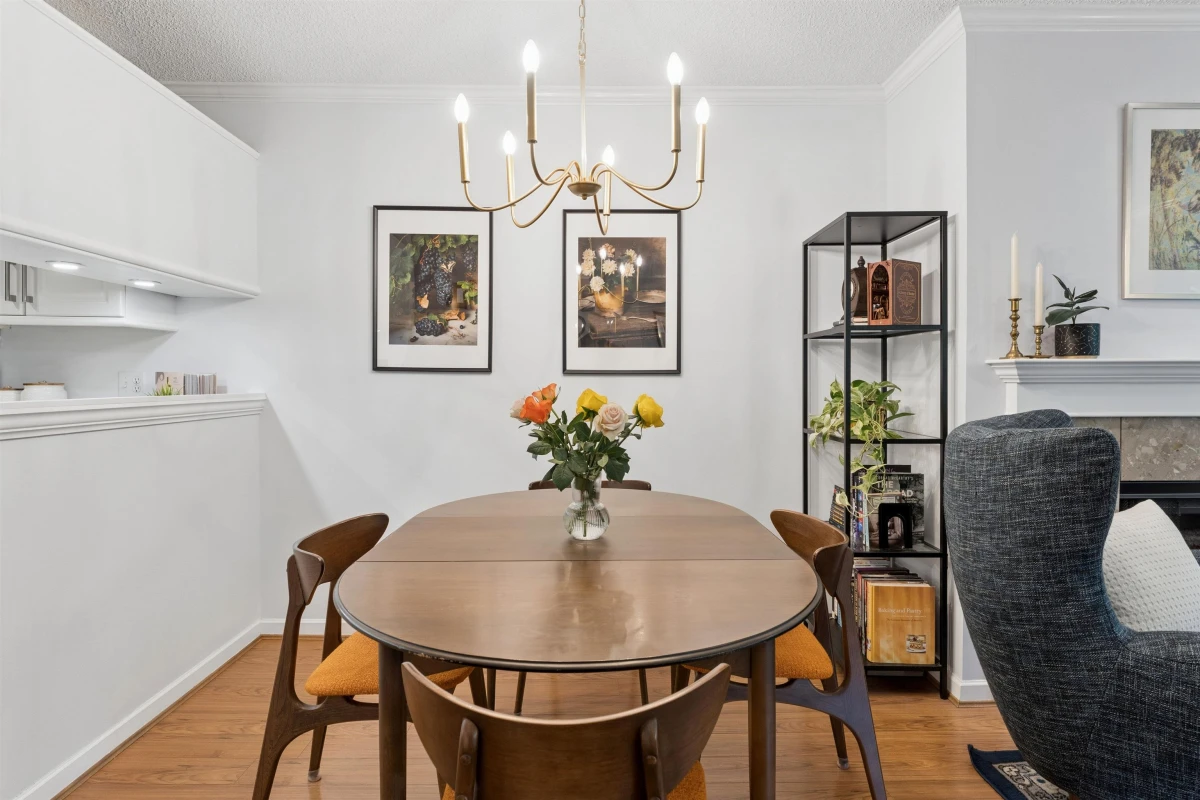Dining Area Photo of 105 2256 W 7th Avenue, Vancouver, BC