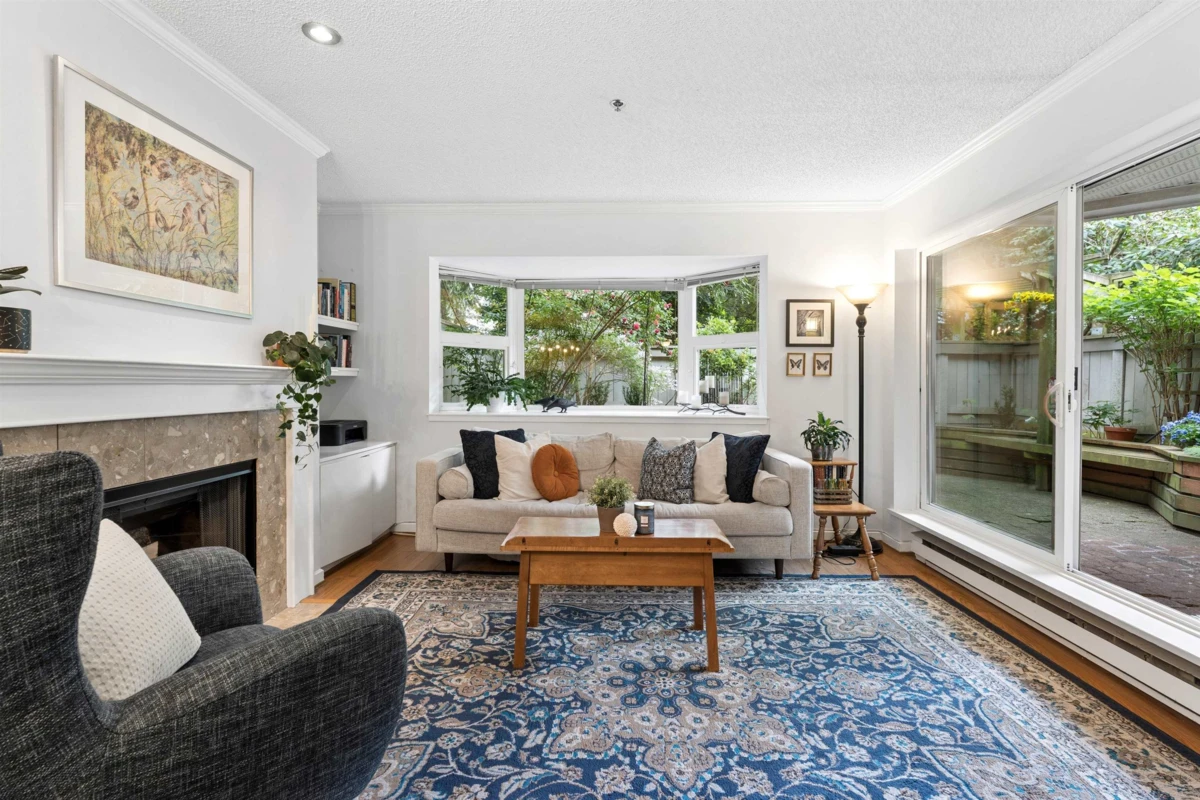 Living Room Photo of 105 2256 W 7th Avenue, Vancouver, BC
