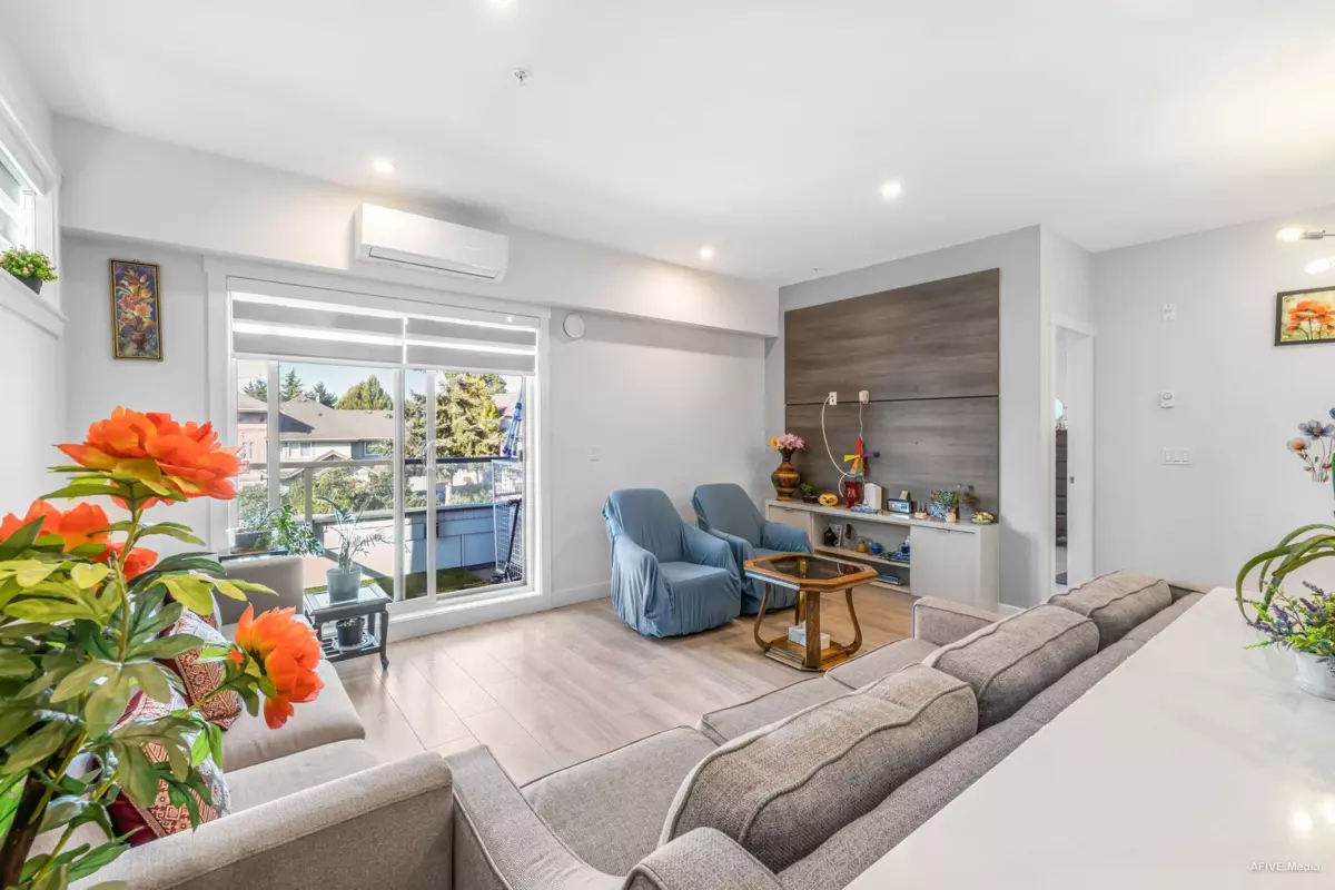 Family Room Photo of B208 14438 72 Avenue, Surrey, BC