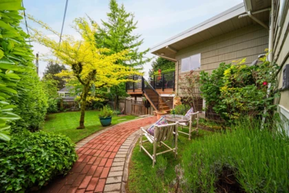 Front Yard Photo of 1030 Mathers Avenue, West Vancouver, BC