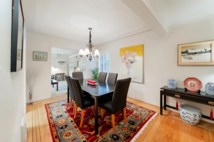 Kitchen Island Photo of 1030 Mathers Avenue, West Vancouver, BC
