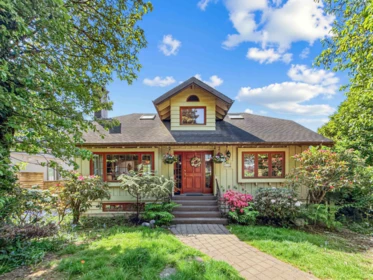 Outdoor Patio Photo of 2148 Kings Avenue, West Vancouver, BC