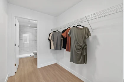 Primary Bathroom Photo of 307 33820 South Fraser Way, Abbotsford, BC