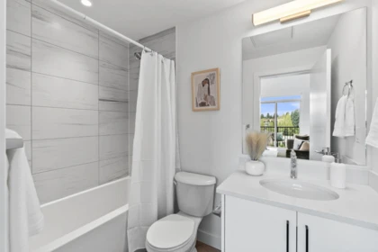 Walk-In Closet Photo of 307 33820 South Fraser Way, Abbotsford, BC