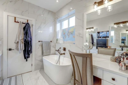 Hot Tub / Spa Photo of 46077 Crestview Drive, Chilliwack, BC
