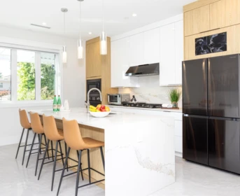 Kitchen Island Photo of 1470 W 57th Avenue, Vancouver, BC