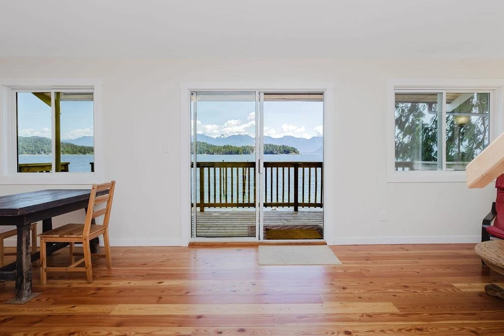 Family Room Photo of 1498 Tideview Road, Gibsons, BC