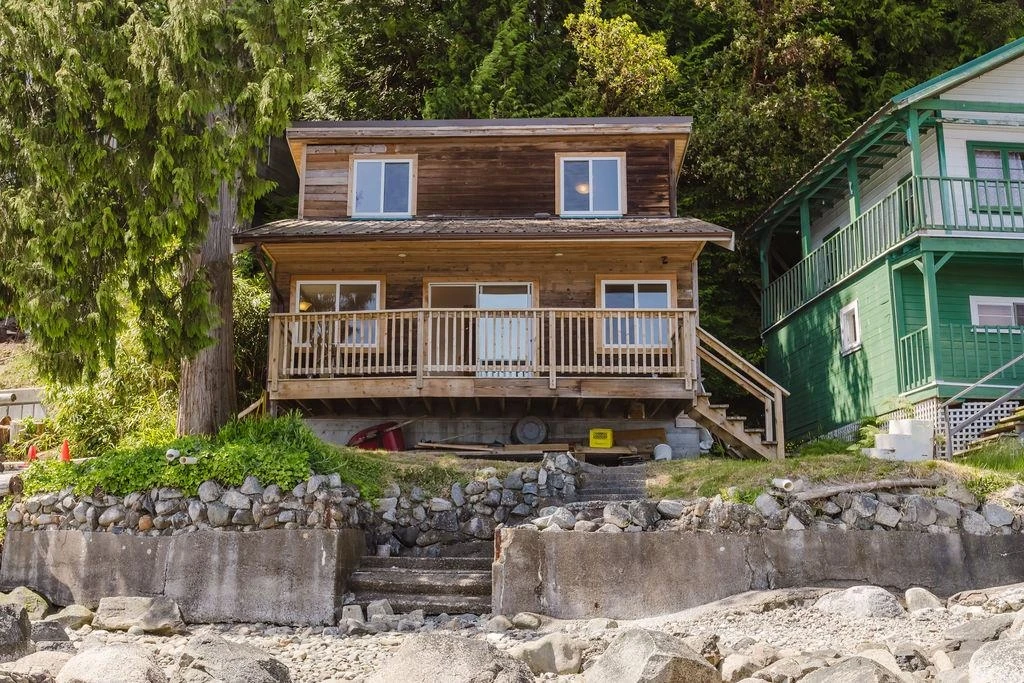 Living Room Photo of 1498 Tideview Road, Gibsons, BC