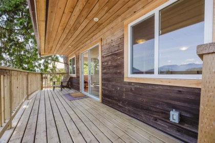 Garage Interior Photo of 1498 Tideview Road, Gibsons, BC