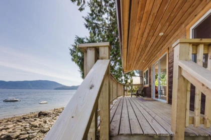Hallway Photo of 1498 Tideview Road, Gibsons, BC