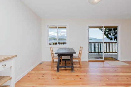 Kitchen Island Photo of 1498 Tideview Road, Gibsons, BC