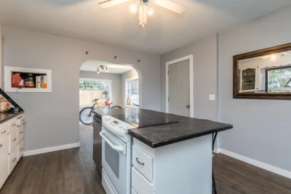 Kitchen Photo of 33944 Mccrimmon Drive, Abbotsford, BC