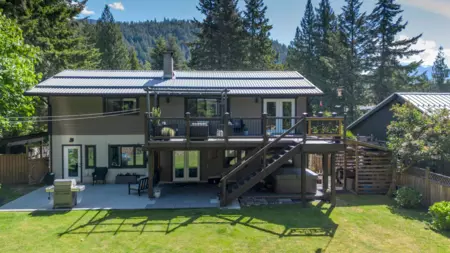 Backyard Photo of 40755 Thunderbird Ridge, Squamish, BC