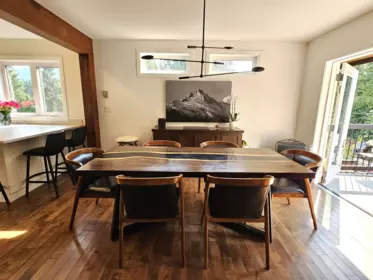 Kitchen Island Photo of 40755 Thunderbird Ridge, Squamish, BC