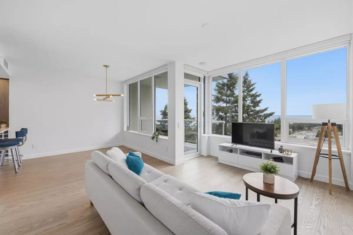 Dining Area Photo of 902 15165 Thrift Avenue, White Rock, BC