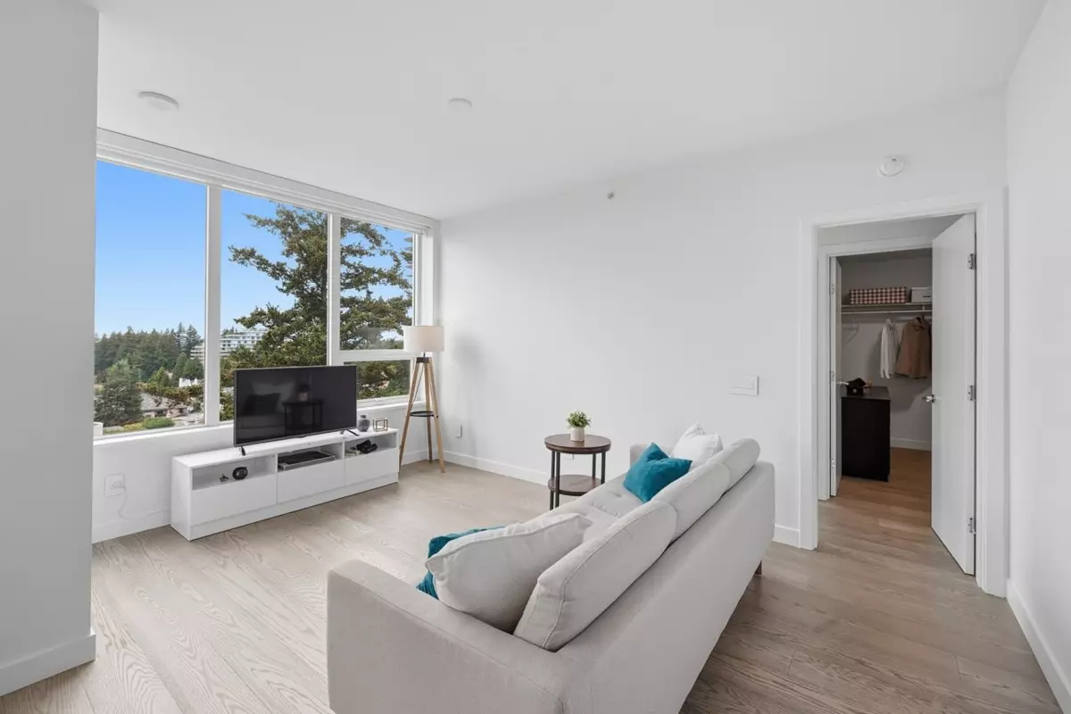 Family Room Photo of 902 15165 Thrift Avenue, White Rock, BC