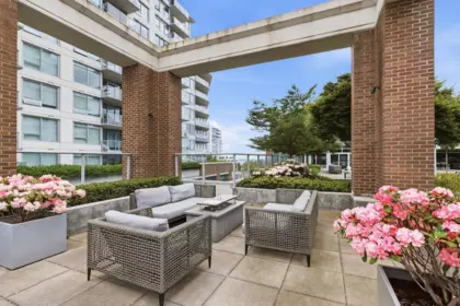 Aerial View of 902 15165 Thrift Avenue, White Rock, BC