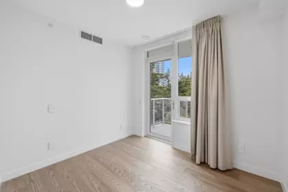 Laundry Room Photo of 902 15165 Thrift Avenue, White Rock, BC