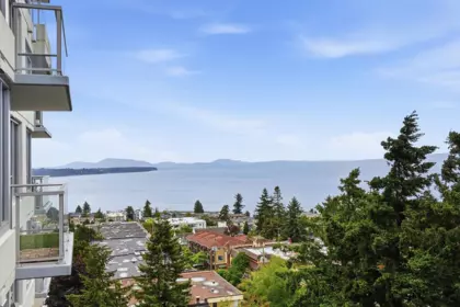 Outdoor Deck Photo of 902 15165 Thrift Avenue, White Rock, BC