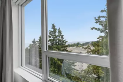 Powder Room Photo of 902 15165 Thrift Avenue, White Rock, BC