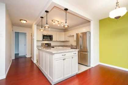 Entry Foyer Photo of 504 550 Eighth Street, New Westminster, BC
