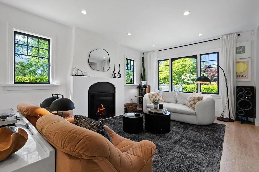 Family Room Photo of 3392 W 8th Avenue, Vancouver, BC