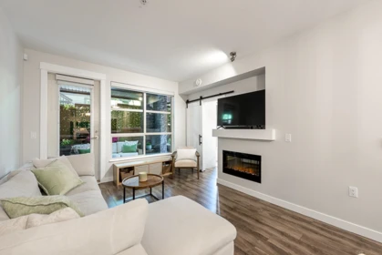 Breakfast Nook Photo of 103 1468 St. Andrews Avenue, North Vancouver, BC