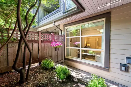 Entry Foyer Photo of 103 1468 St. Andrews Avenue, North Vancouver, BC