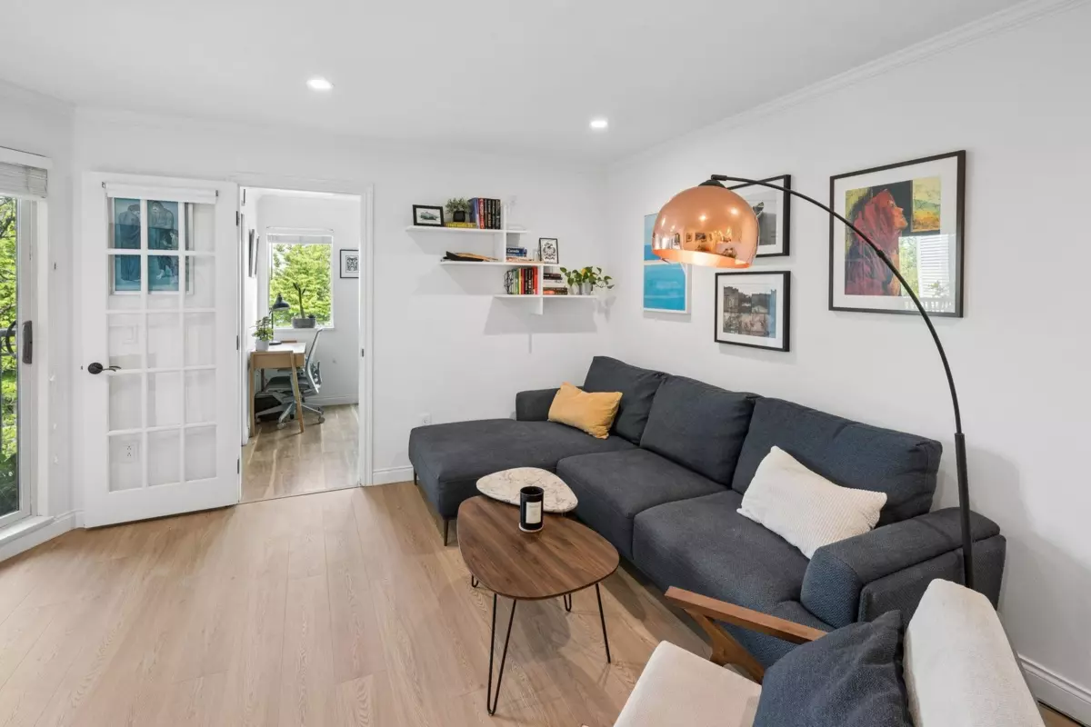 Living Room Photo of 305 688 E 16th Avenue, Vancouver, BC