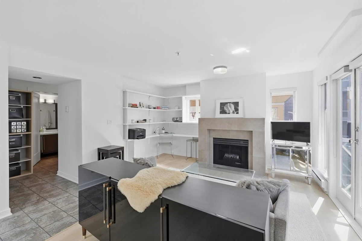 Dining Area Photo of 401 1562 W 5th Avenue, Vancouver, BC