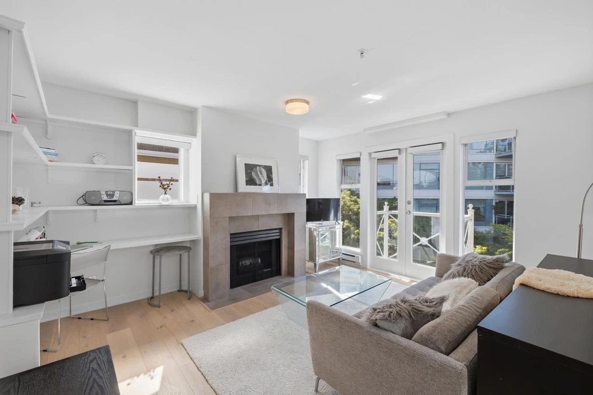 Living Room Photo of 401 1562 W 5th Avenue, Vancouver, BC