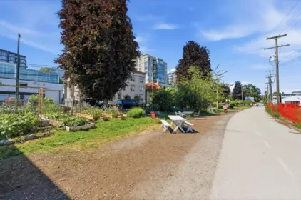 Backyard Photo of 401 1562 W 5th Avenue, Vancouver, BC