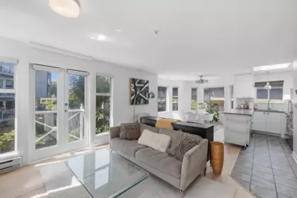 Kitchen Photo of 401 1562 W 5th Avenue, Vancouver, BC