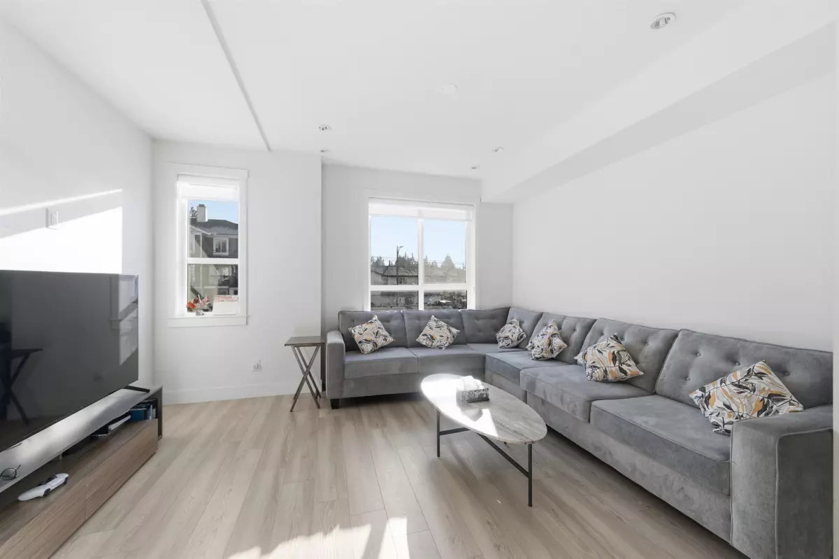 Living Room Photo of 24 11556 72a Avenue, Delta, BC